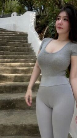 Descubra o Encanto Irresistível de Paula Feroz